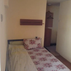 Отель East Gate Guest Rooms Стандартный номер с различными типами кроватей
