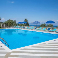 Апартаменты Brentanos Apartments ~ A ~ View of Paradise бассейн