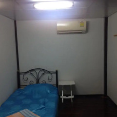 Отель Bluefin Guesthouse Бангкок комната для гостей фото 5