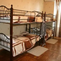 Хостел Киев Кровать в мужском общем номере с двухъярусной кроватью
