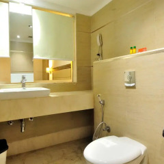 Отель FabHotel Rajouri Garden Main Market ванная