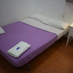 Отель Hostal MiMi Las Ramblas Номер категории Эконом с двуспальной кроватью (общая ванная комната) фото 3