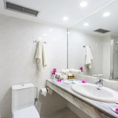 Отель Blue Sea Beach Resort - All Inclusive ванная