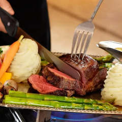 Отель Sheraton Cavalier Calgary Hotel Канада, Калгари - отзывы, цены и фото номеров - забронировать отель Sheraton Cavalier Calgary Hotel онлайн питание фото 2