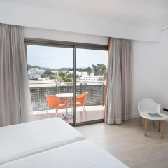 Отель THB Ocean Beach 4* Улучшенный номер с различными типами кроватей фото 2