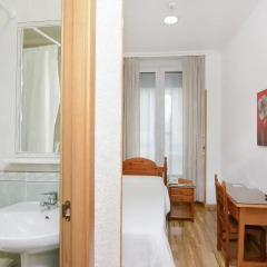 Отель Hostal Biarritz Испания, Мадрид - отзывы, цены и фото номеров - забронировать отель Hostal Biarritz онлайн ванная