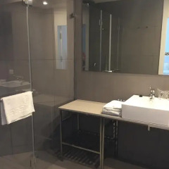 Отель Metropolitan Suites 4* Номер Делюкс фото 9