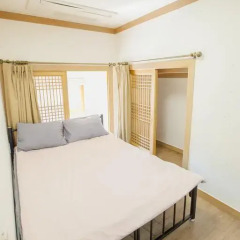 Отель Hi Jun Guesthouse Hongdae 2* Стандартный номер с двуспальной кроватью фото 8