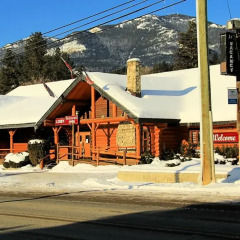Отель Cariboo Lodge пляж