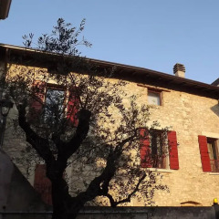 Отель B&B Antico Borgo Манерба-дель-Гарда