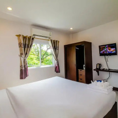 Отель Baan Yuyen Karon Guesthouse 2* Улучшенный номер разные типы кроватей фото 7