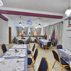 The Bridgeview Hotel by Paullet Suites питание