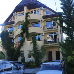 Гостевой дом Альмира парковка