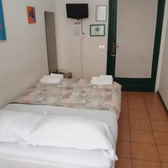 Отель Meltin Rome Guest House 2* Номер с общей ванной комнатой с различными типами кроватей (общая ванная комната) фото 4