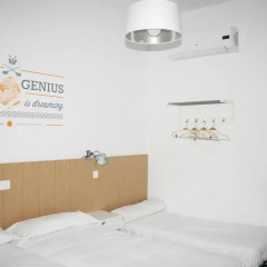 Ramblas by Pillow Hostel - Adults only Стандартный номер с различными типами кроватей фото 16