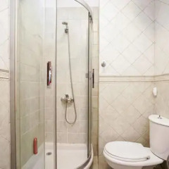 Отель Central Comfy Apartment Албания, Тирана - отзывы, цены и фото номеров - забронировать отель Central Comfy Apartment онлайн ванная фото 2