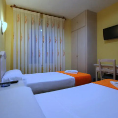 Отель Hostal Regio Номер категории Эконом с различными типами кроватей фото 6