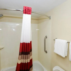 Отель Red Roof Inn Columbus West - Hilliard 2* Улучшенный номер с различными типами кроватей фото 4