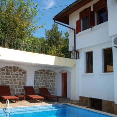 Отель Guest Rooms Harmony Болгария, Велико Тырново - отзывы, цены и фото номеров - забронировать отель Guest Rooms Harmony онлайн бассейн фото 3