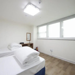 Отель K-GUESTHOUSE Dongdaemun 4 2* Стандартный семейный номер с двуспальной кроватью фото 3