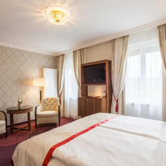 Hotel Stefanie 4* Улучшенный номер с двуспальной кроватью фото 2