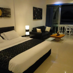Отель East Suites Люкс с разными типами кроватей