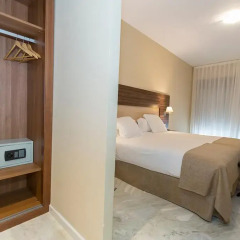 Hotel Abetos del Maestre Escuela сейф в номере