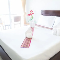 Отель Patong Moon Inn Guesthouse 3* Номер Делюкс двуспальная кровать фото 10