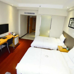 Отель Insail Hotels Railway Station Guangzhou 3* Стандартный номер с различными типами кроватей