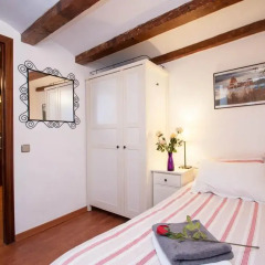Апартаменты Rustic Poble Sec Apartment Барселона комната для гостей фото 3