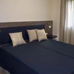 Отель Apartaments Terraza - Salatà Mar Испания, Курорт Росес - отзывы, цены и фото номеров - забронировать отель Apartaments Terraza - Salatà Mar онлайн комната для гостей фото 5