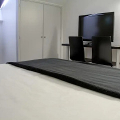 Отель Aparthotel Atenea Calabria Испания, Барселона - 12 отзывов об отеле, цены и фото номеров - забронировать отель Aparthotel Atenea Calabria онлайн удобства в номере фото 2