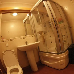 Гостиница Townhouse in Svetlogorsk 2 в Светлогорске отзывы, цены и фото номеров - забронировать гостиницу Townhouse in Svetlogorsk 2 онлайн Светлогорск ванная фото 2