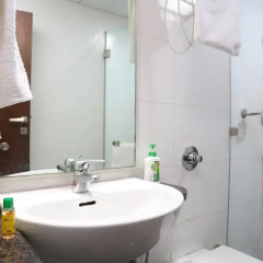Отель FabHotel Aksh Palace Golf Course Road 3* Номер Делюкс с различными типами кроватей фото 9