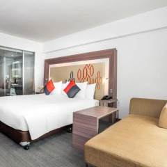 Отель Novotel Bangkok Silom Road 4* Улучшенный номер с различными типами кроватей фото 3