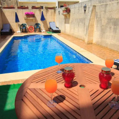 Отель Ta' Bejza Holiday Home with Private Pool бассейн