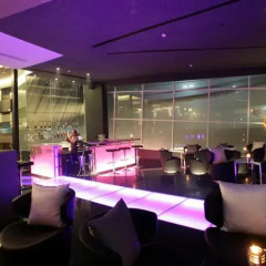 Отель Radisson Suites Bangkok Sukhumvit Бангкок гостиничный бар