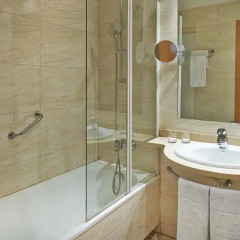 Отель NH Barcelona La Maquinista 3* Стандартный номер с различными типами кроватей фото 4