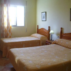 Отель Hostal Sonrisa del Mar Стандартный семейный номер с двуспальной кроватью