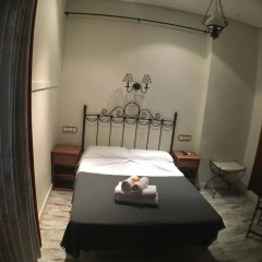 Отель Hostal La Plata Стандартный номер с двуспальной кроватью фото 2
