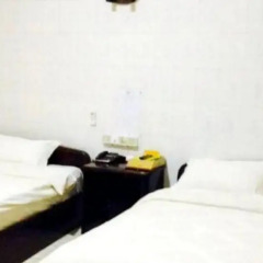 Sann Shwin Hotel Стандартный семейный номер с двуспальной кроватью