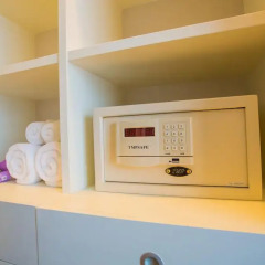 Alisha Court Hotel & Residence Бангкок сейф в номере