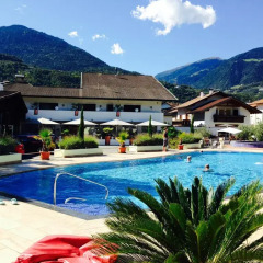 Отель Schlosshof Charme Resort – Hotel & Camping Италия, Лана - отзывы, цены и фото номеров - забронировать отель Schlosshof Charme Resort – Hotel & Camping онлайн бассейн фото 2