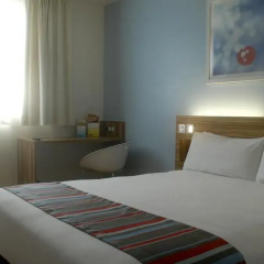 Отель Travelodge Barcelona Poblenou Стандартный номер с различными типами кроватей фото 12
