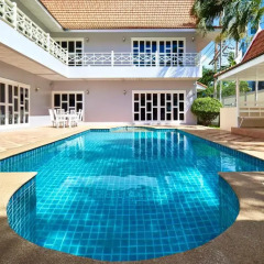 Отель Cozy Beach pool villa by MyPattayaStay бассейн