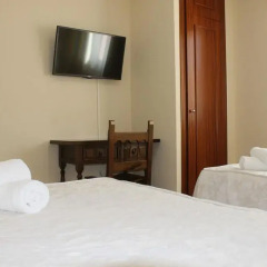 Отель Hostal San Roque Номер Комфорт с разными типами кроватей фото 4