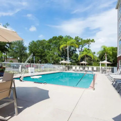 Отель Holiday Inn Express & Suites Sarasota East бассейн фото 2