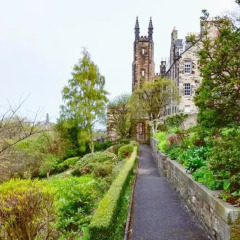Отель Ramsay Gardens Эдинбург приотельная территория