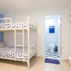 Отель Stay Now Guest House Hongdae Стандартный семейный номер с двуспальной кроватью фото 13