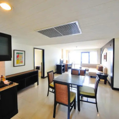 Отель Woraburi Phuket Resort & Spa 4* Улучшенный номер двуспальная кровать фото 8
